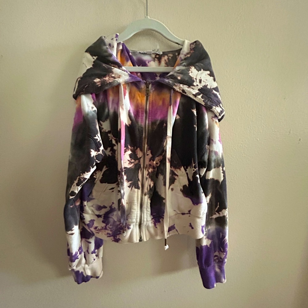tie dye, crop, zip u sweater 🤍